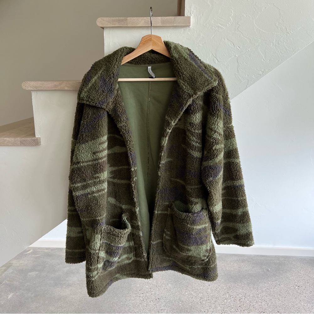 Z Supply Green Camo Sherpa Jacket M